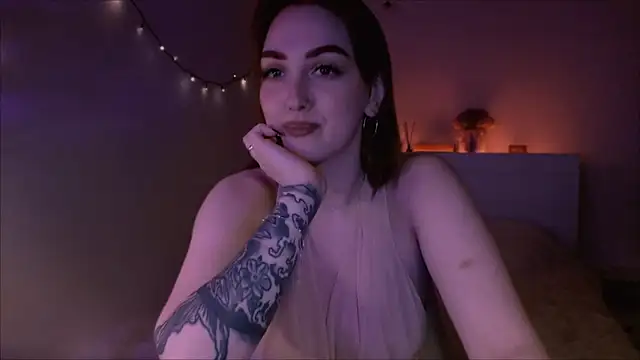 LilyFarey online show from March 3, 2025, 8:00 pm