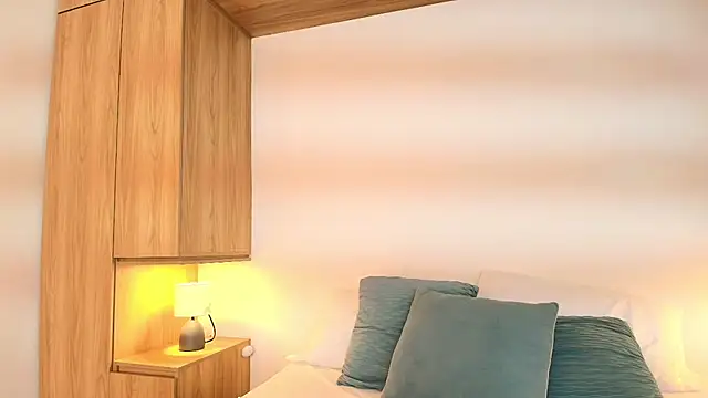 Isabella Harley online show from September 25, 2025, 1:06 pm