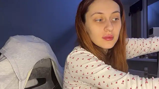 Uniarten online show from December 15, 2025, 6:25 pm