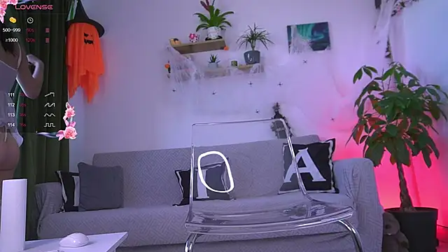 lildiaa online show from November 3, 2025, 9:13 am