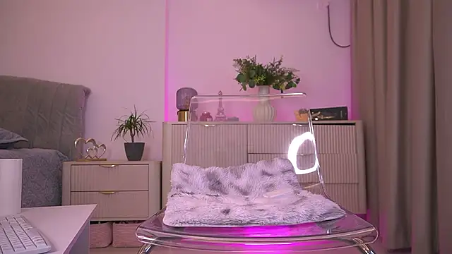 lildiaa online show from March 17, 2026, 9:51 pm