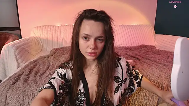 Snapshot of Kylie_Desire chatting on September 26, 2025, 2:51 am Kylie Desire online show from September 26, 2025, 2:51 am