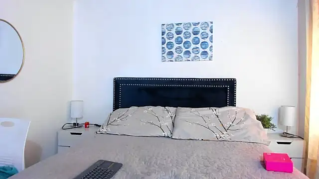 Snapshot of ZulyMichels chatting on October 25, 2025, 1:34 pm ZulyMichels online show from October 25, 2025, 1:34 pm