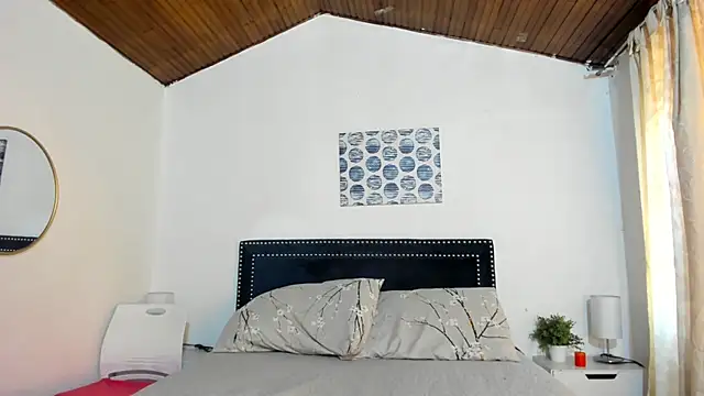 ZulyMichels online show from November 12, 2025, 12:20 pm