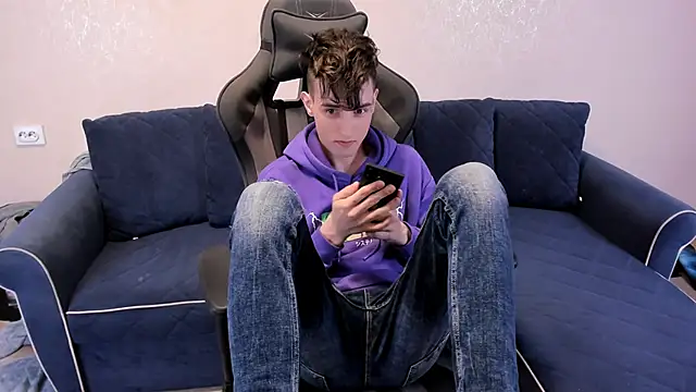 Snapshot of James_Mills chatting on October 28, 2025, 6:51 pm James Mills online show from October 28, 2025, 6:51 pm