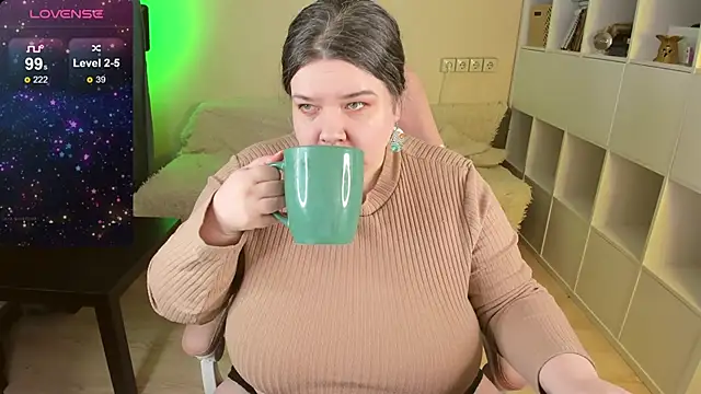 Snapshot of PlumPie chatting on January 2, 2025, 5:57 am PlumPie online show from January 2, 2025, 5:57 am