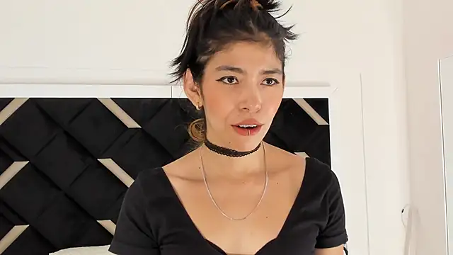 Girl Cherry online show from September 11, 2025, 11:32 am