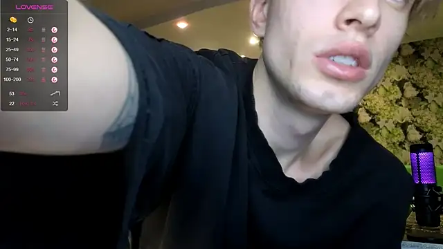 Snapshot of Cryptikov chatting on September 28, 2025, 8:05 pm Cryptikov online show from September 28, 2025, 8:05 pm