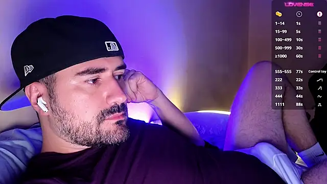 DominantTheo online show from November 16, 2025, 4:06 am