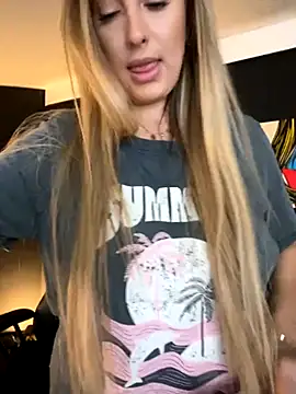 Snapshot of Eva_Ryen chatting on September 18, 2025, 4:21 pm Eva Ryen online show from September 18, 2025, 4:21 pm