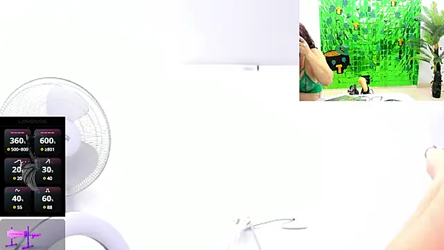 Snapshot of Paulina_Davis_ chatting on March 17, 2025, 11:02 pm Paulina Davis online show from March 17, 2025, 11:02 pm