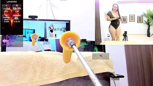 Snapshot of Paulina_Davis_ chatting on October 21, 2025, 12:54 am Paulina Davis online show from October 21, 2025, 12:54 am