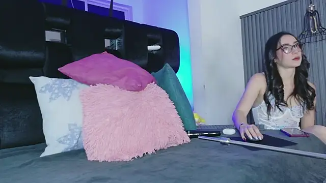 levana1 online show from April 8, 2026, 4:03 am