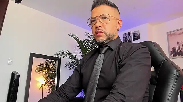 Snapshot of MrFrank_tattoo chatting on January 20, 2025, 12:18 pm MrFrank tattoo online show from January 20, 2025, 12:18 pm