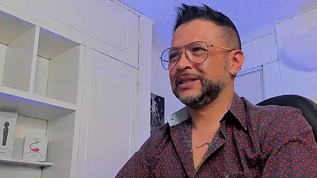 Snapshot of MrFrank_tattoo chatting on February 14, 2025, 4:41 pm MrFrank tattoo online show from February 14, 2025, 4:41 pm