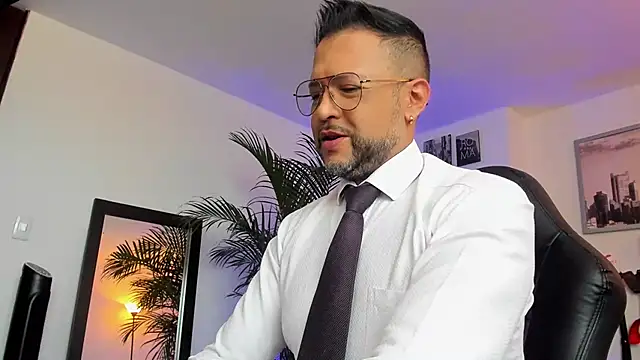 Snapshot of MrFrank_tattoo chatting on January 24, 2025, 11:59 am MrFrank tattoo online show from January 24, 2025, 11:59 am