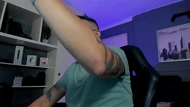 Snapshot of MrFrank_tattoo chatting on September 23, 2025, 1:01 am MrFrank tattoo online show from September 23, 2025, 1:01 am