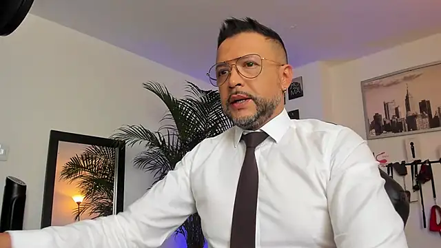 Snapshot of MrFrank_tattoo chatting on January 22, 2025, 1:21 pm MrFrank tattoo online show from January 22, 2025, 1:21 pm