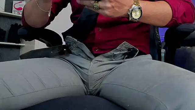 Snapshot of MrFrank_tattoo chatting on September 11, 2025, 1:11 pm MrFrank tattoo online show from September 11, 2025, 1:11 pm