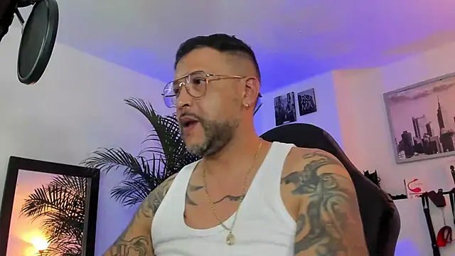 Snapshot of MrFrank_tattoo chatting on January 21, 2025, 3:26 am MrFrank tattoo online show from January 21, 2025, 3:26 am