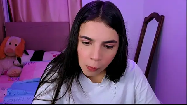 Snapshot of _elenna chatting on October 31, 2025, 5:31 pm  elenna online show from October 31, 2025, 5:31 pm