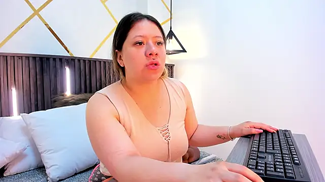  rebecca1 online show from September 27, 2025, 4:02 pm