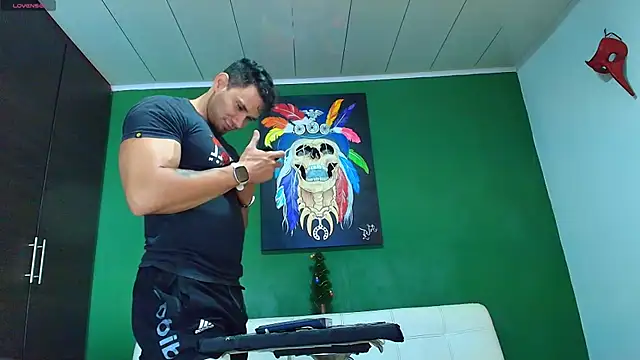 GendersonFit online show from November 24, 2025, 9:04 pm