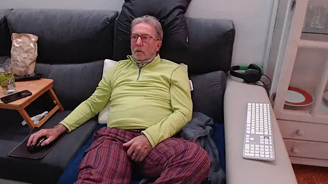 Nudelschwanz online show from March 7, 2025, 6:54 pm