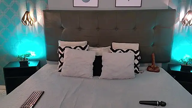 Madisonsmiith online show from September 26, 2025, 9:32 pm