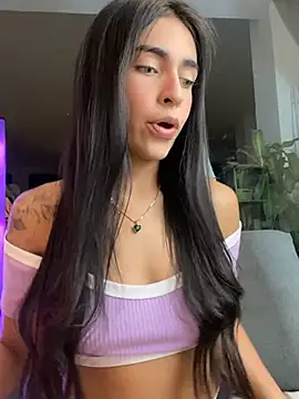 Snapshot of DaphneUwu chatting on July 8, 2026, 1:08 am DaphneUwu online show from July 8, 2026, 1:08 am