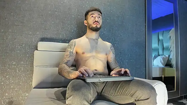 Snapshot of MarkWalker__ chatting on October 5, 2025, 10:06 am MarkWalker   online show from October 5, 2025, 10:06 am