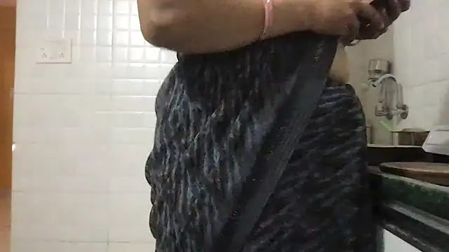 Snapshot of Riyasingh9 chatting on January 31, 2025, 4:03 am Riyasingh9 online show from January 31, 2025, 4:03 am