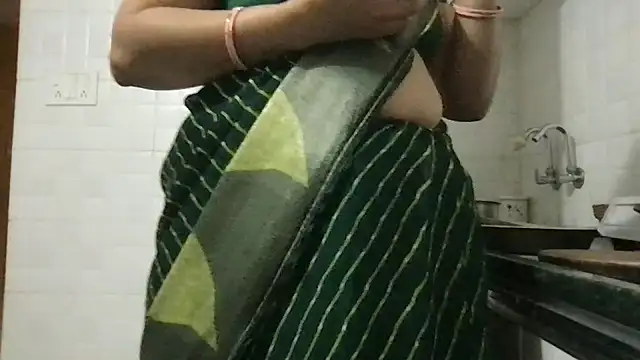 Snapshot of Riyasingh9 chatting on February 5, 2025, 3:55 am Riyasingh9 online show from February 5, 2025, 3:55 am