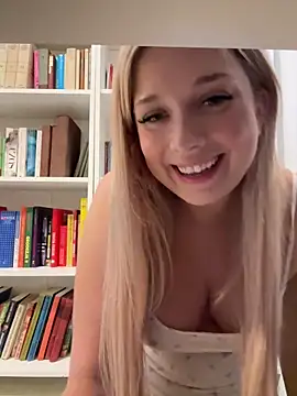 CherryAuroraa online show from September 19, 2025, 10:52 am