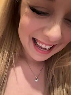 CherryAuroraa online show from February 17, 2025, 6:39 pm