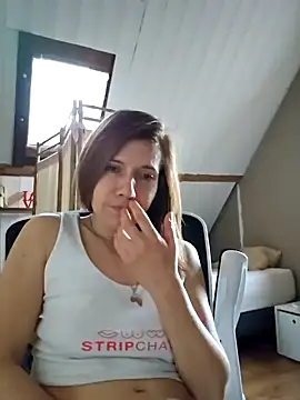 Lina lou4 online show from February 4, 2025, 4:39 pm