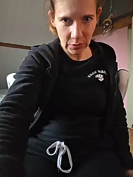 Lina lou4 online show from February 19, 2026, 4:37 pm