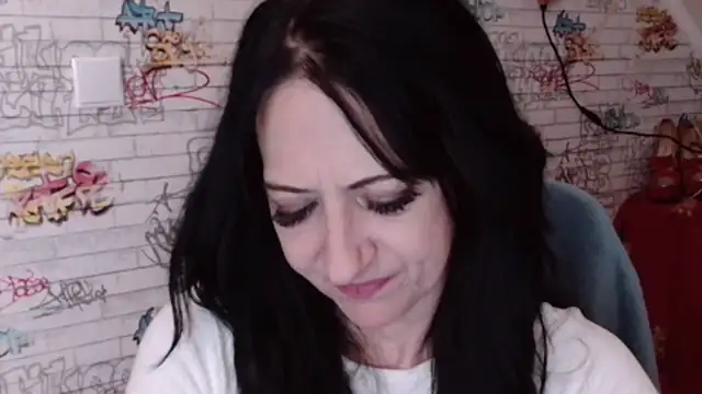 Snapshot of DebraMilf chatting on July 2, 2026, 3:34 am DebraMilf online show from July 2, 2026, 3:34 am