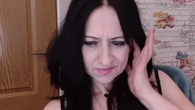 Snapshot of DebraMilf chatting on July 5, 2026, 1:43 am DebraMilf online show from July 5, 2026, 1:43 am