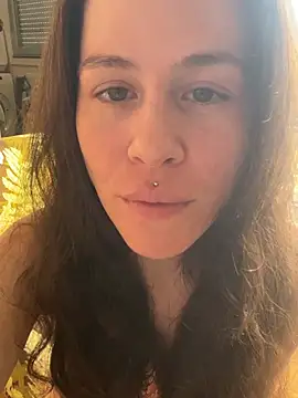SuzieWanKenobi online show from August 8, 2026, 6:04 pm