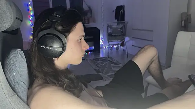 Snapshot of CandyChell chatting on February 21, 2026, 8:22 pm CandyChell online show from February 21, 2026, 8:22 pm