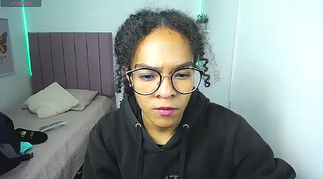 Nina lovee  online show from March 10, 2025, 12:38 pm