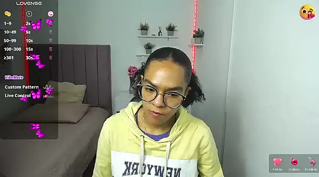 Nina lovee  online show from January 13, 2025, 2:11 pm