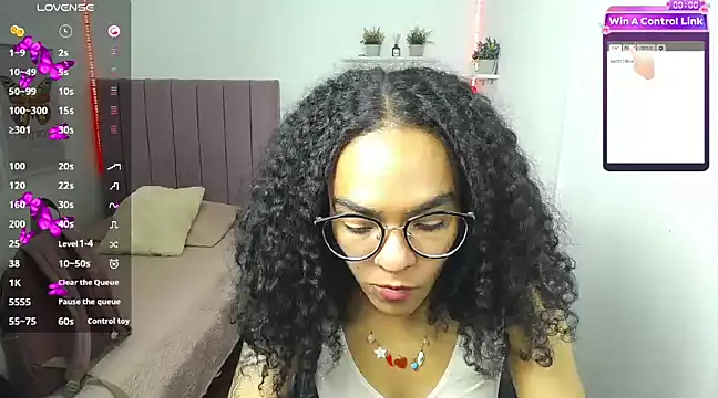 Nina lovee  online show from December 28, 2024, 4:52 pm