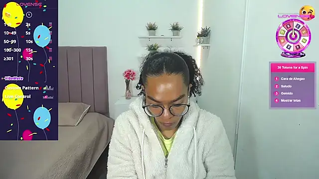 Nina lovee  online show from September 12, 2025, 2:39 pm