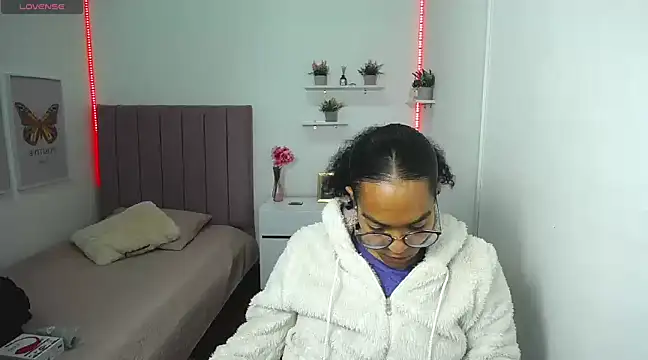 Nina lovee  online show from March 14, 2025, 6:18 pm