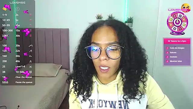 Nina lovee  online show from September 9, 2025, 2:15 pm