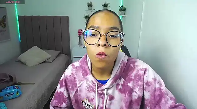 Nina lovee  online show from February 27, 2025, 2:54 pm