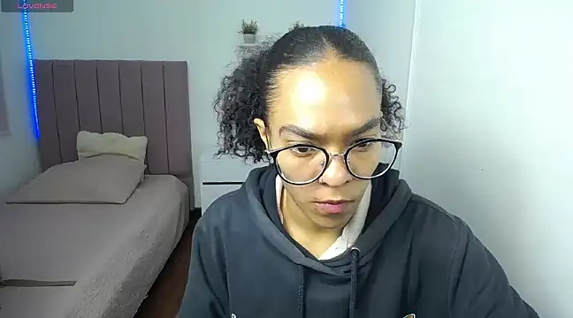Nina lovee  online show from January 15, 2025, 2:02 pm