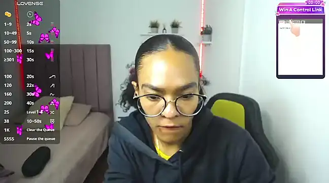 Nina lovee  online show from December 31, 2024, 5:18 pm